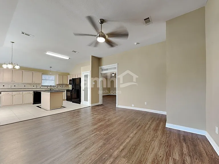 7202 Airline Dr — Photo 8