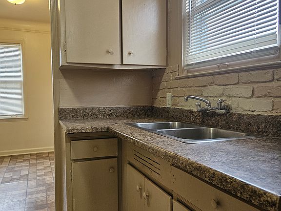 3rd image of 11764 Beaconsfield Ave