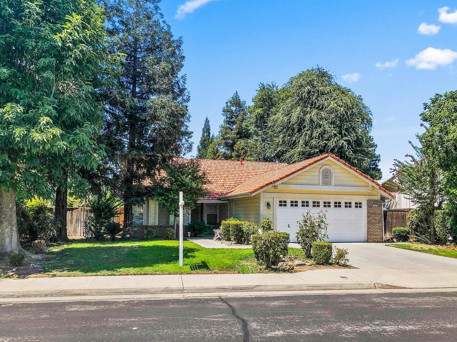 1070 N Homsy Ave, Clovis, CA 93611 | Zillow