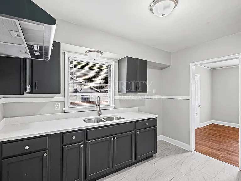 1232 Vaughn Rd — Photo 3