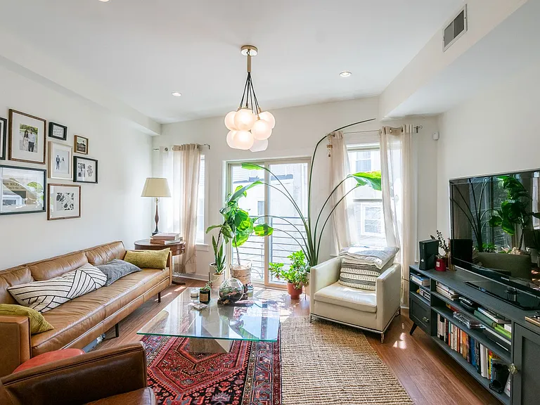 1834 Poplar St #2 — Photo 1
