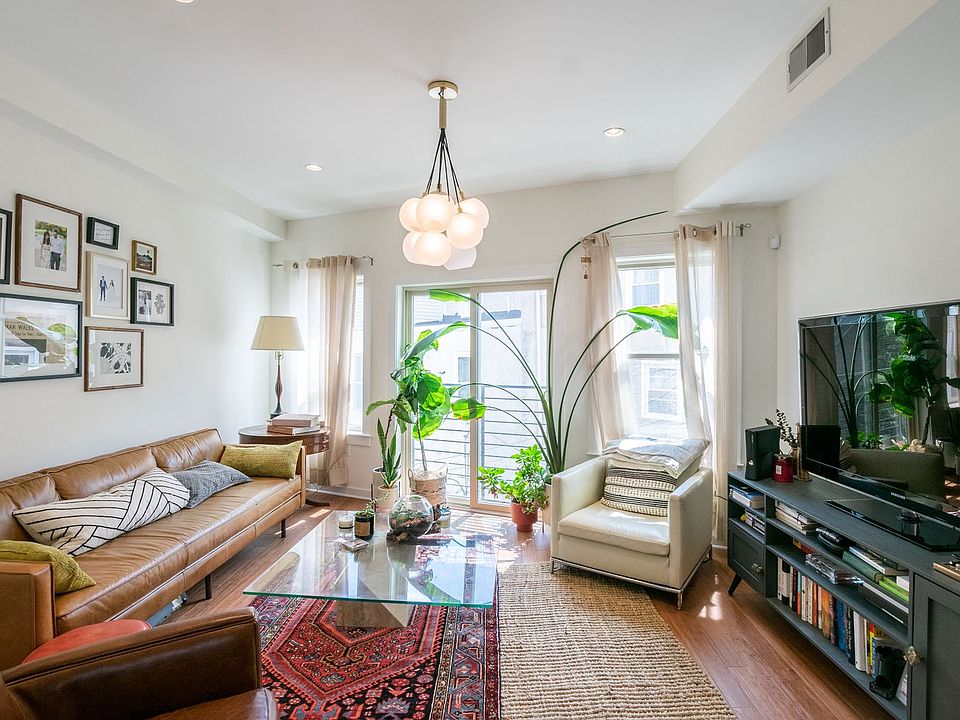 1st image of 1834 Poplar St #2