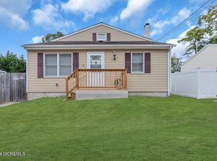 12 Castro Grove Dr, Toms River, NJ 08753