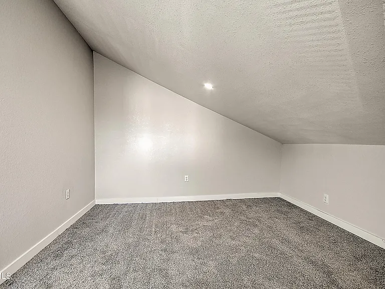 488 Virgil Ave — Photo 20