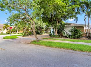 2480 NE 201st St, Miami, FL 33180