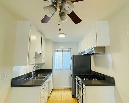 5th image of 739 N Sweetzer Ave APT 2