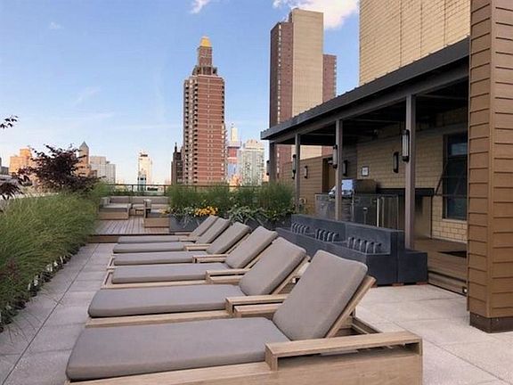 4th image of 407 Park Ave S APT 15C