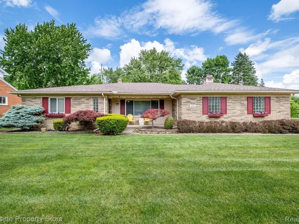 21175 Harrington St, Clinton Township, MI 48036