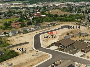 608 Vista Del Sol #17, Selah, WA 98942