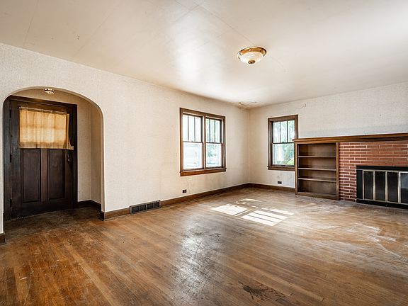 5th image of 6428 Maple St