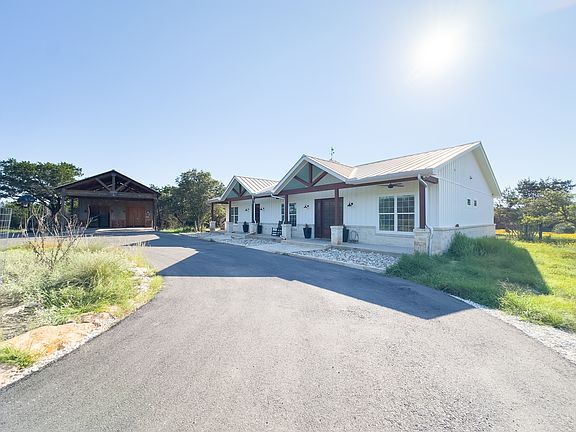 3rd image of 7 Mackamore Ln