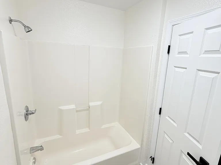 Bathroom 1 - Tub