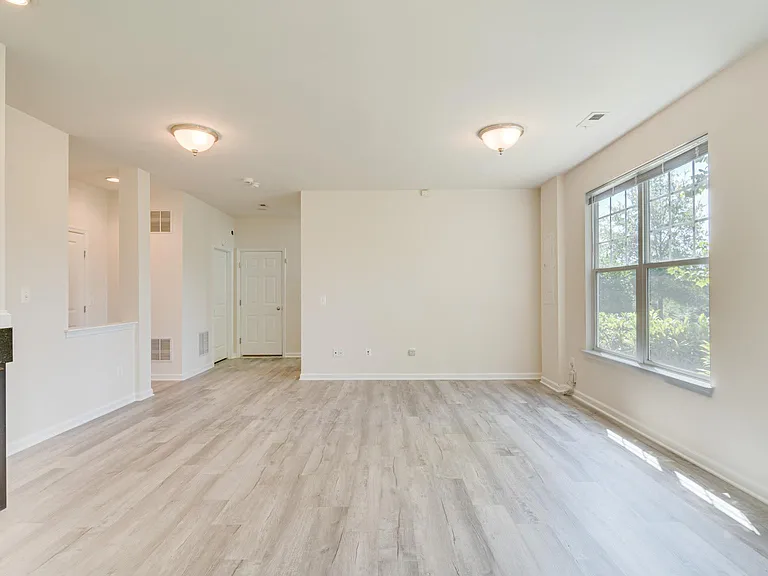 74 Pike Pl — Photo 43