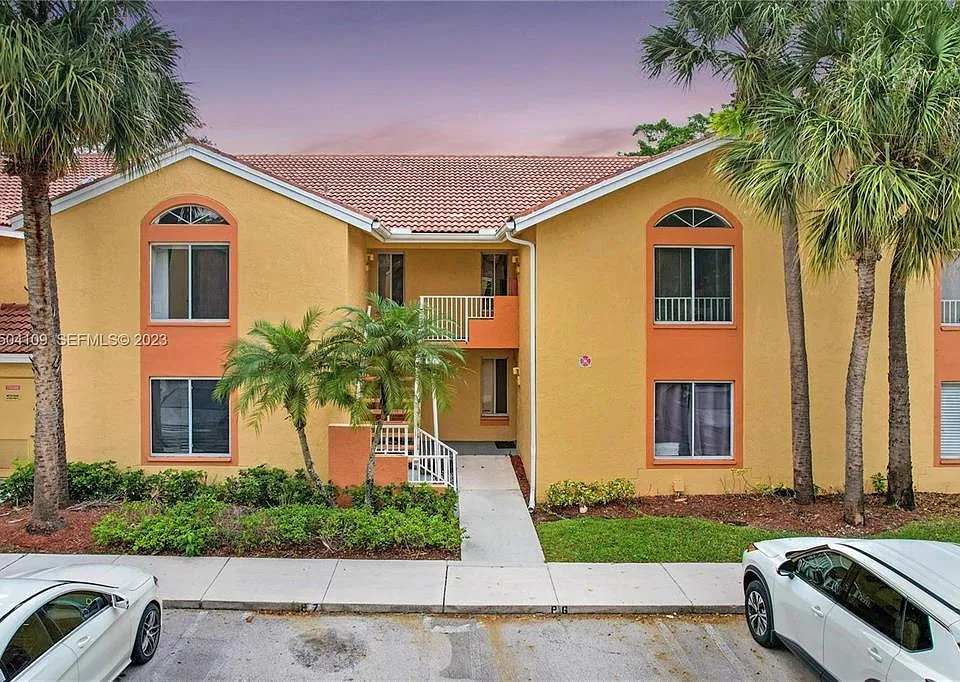 1143 Coral Club Dr #1