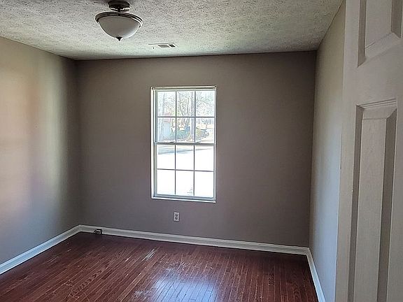 5th image of 7479 Woods Ct