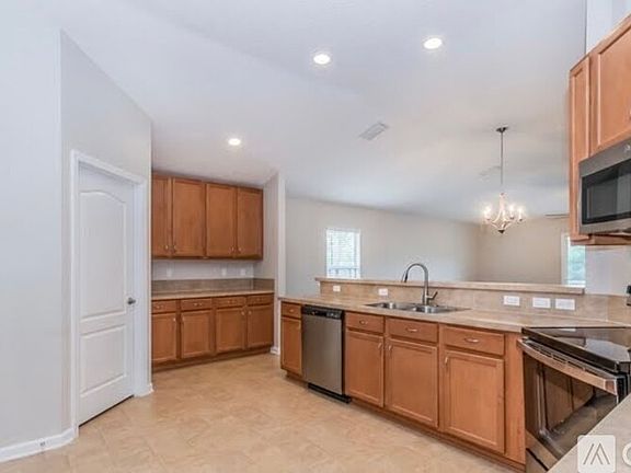 4th image of 6865 Southern Oaks Dr W