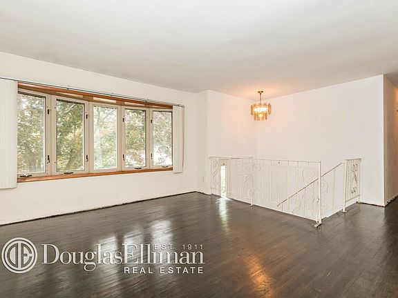 5th image of 304 Myrtle Ave