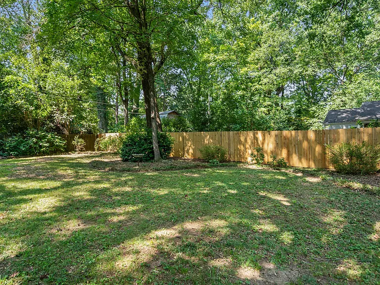 2126 Arnold Dr — Photo 24