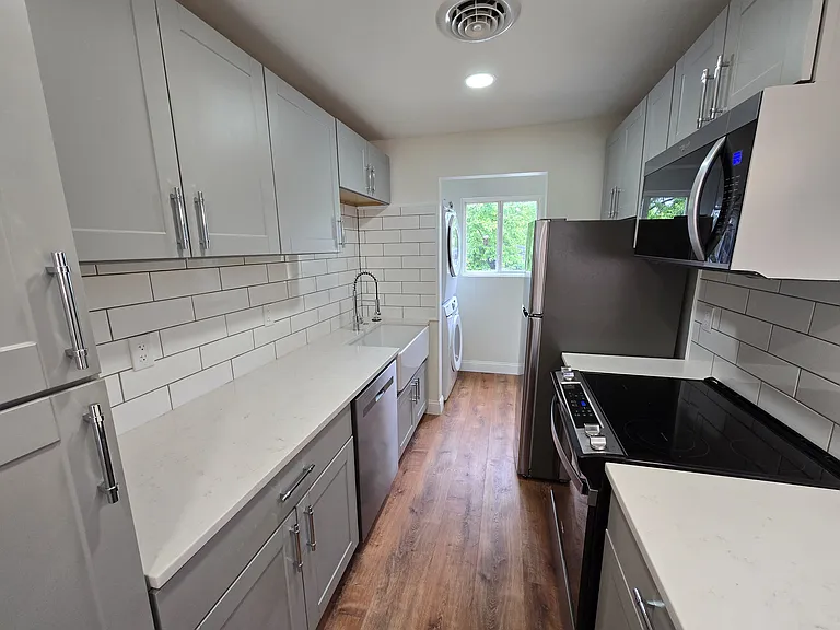 6305 Englewood Ave #3 — Photo 9