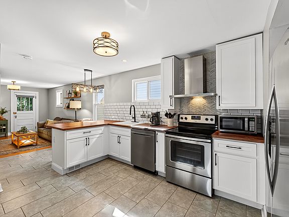 3rd image of 4146 Burgen Ave