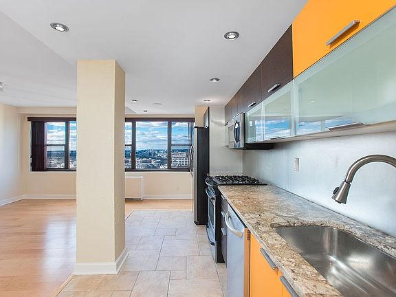 4th image of 225 Saint Pauls Ave APT 15D