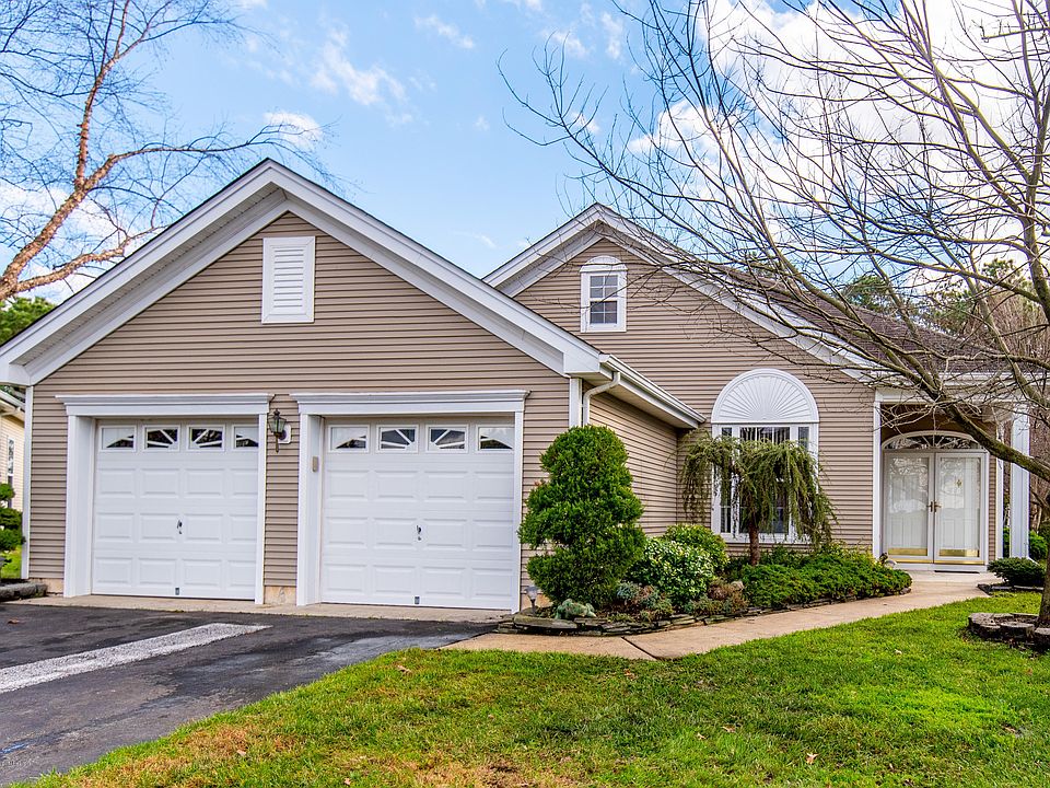 1st image of 12 Greenways Ln