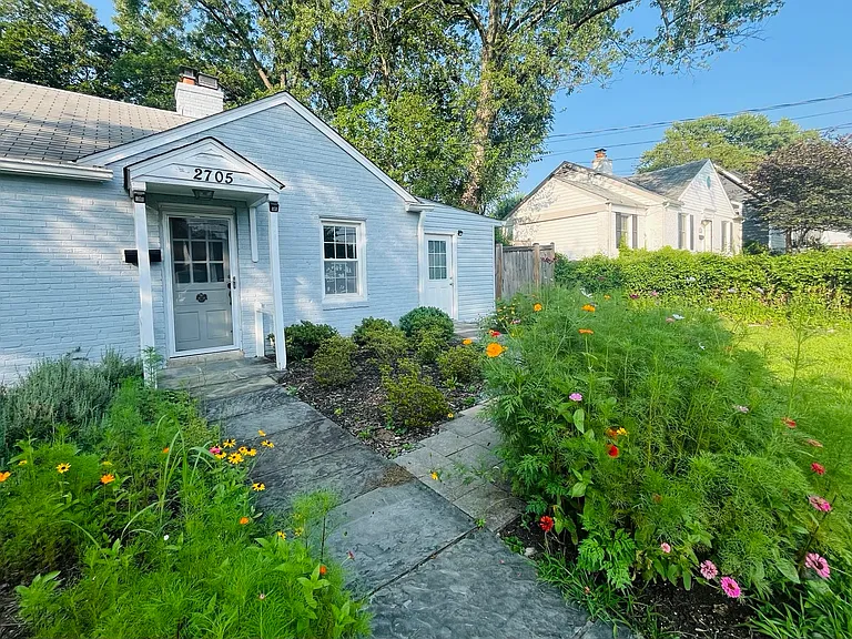 2705 Blueridge Ave — Photo 3