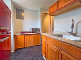 1910 Corning Ave, Cleveland, OH