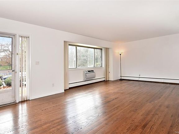 5th image of 45 Chestnut Dr