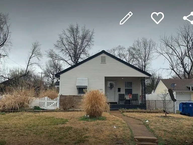 1305 Washington St — Photo 4