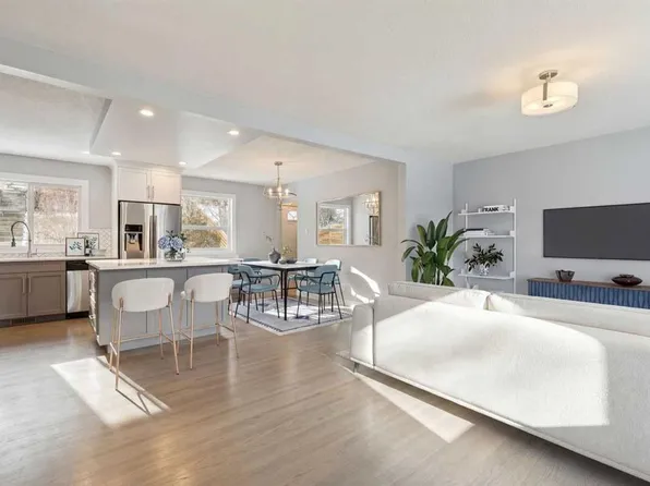 40 E Henefer Rd SW, Calgary, AB T2V 3B4