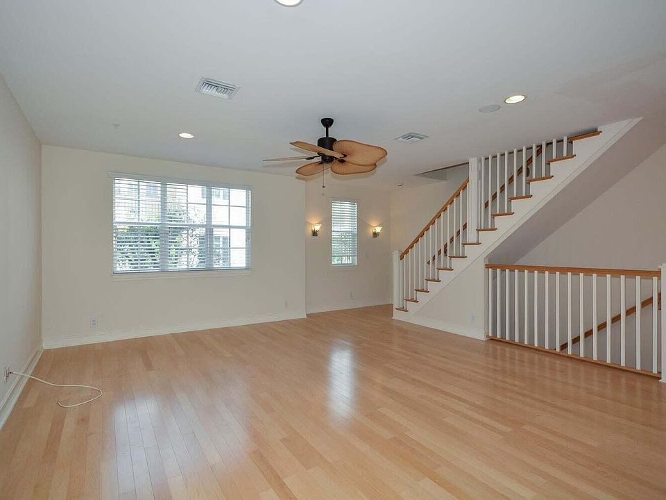 1st image of 317 W Mallory Cir