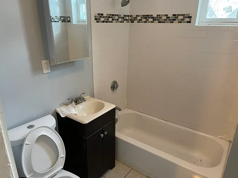 227 Roxbury St #2A — Photo 12