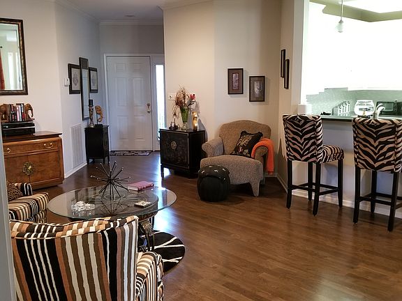 5th image of 105 Garden Pl