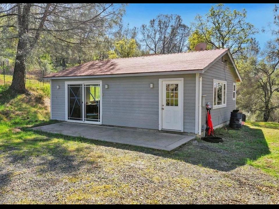 Cottage with rear deck