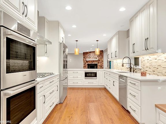 3rd image of 177 E Forest Ln