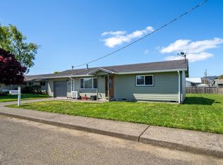702 Ash Ave, Tillamook, OR 97141