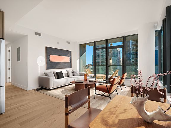 3rd image of 20 Rockwell Pl #3020