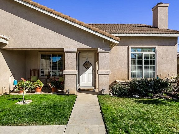 3rd image of 954 Eucalyptus Dr