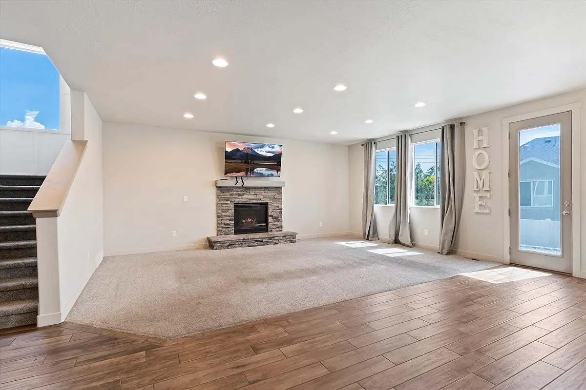 5 bed, 3.5 bath, 4500 sqft, $4,000 — Photo 4