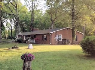 120 Five Oaks Dr, King, NC 27021