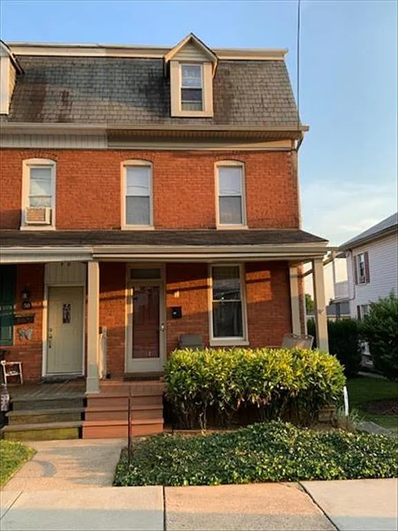 48 E Howard St photo 1