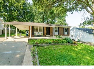 21 Cumberland Ave, Maryland Heights, MO 63043