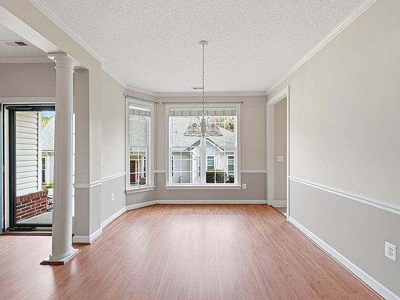 5th image of 428 Sawgrass Hill Ct
