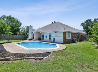 522 Ridgewood St, Lake Dallas, TX 75065