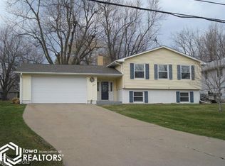 1009 S 15th St #TOWNHOUSE, Oskaloosa, IA 52577