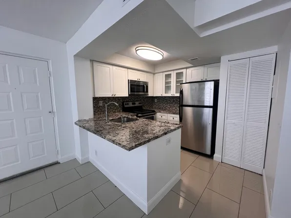 728 Executive Center Dr APT 11, West Palm Beach, FL 33401