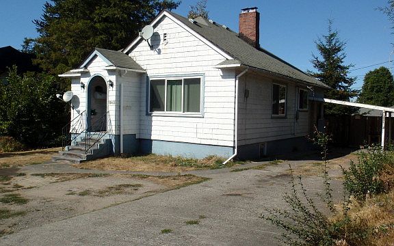 2nd image of 1942 Burwell St