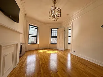 Rented by Northside Plaza Inc.