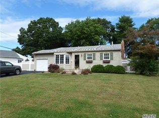 7 Ashlon Ln, Commack, NY 11725